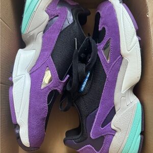 [CG6216] Womens Adidas Originals Falcon.